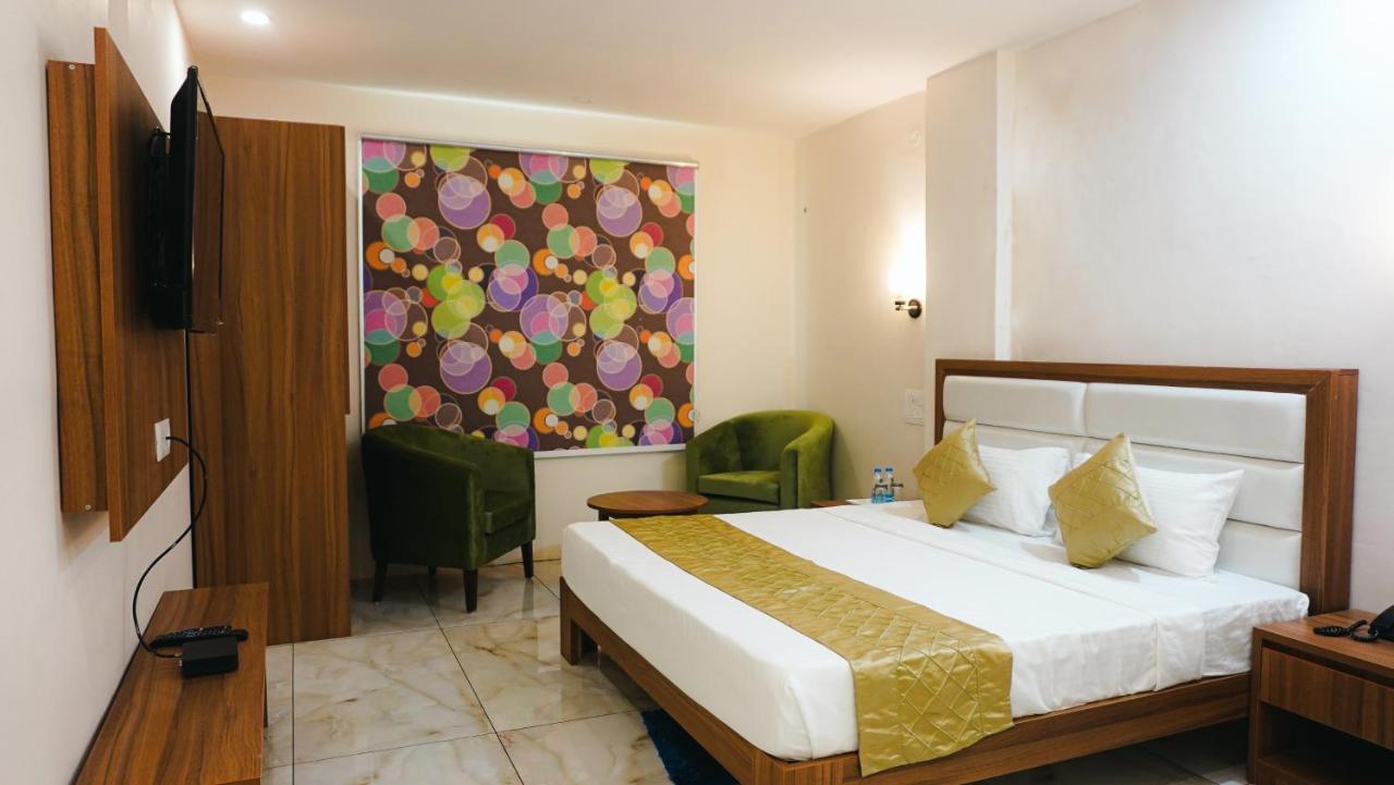 Hotel Northwind, Kharar, Mohali エクステリア 写真