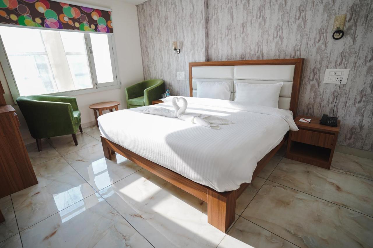 Hotel Northwind, Kharar, Mohali エクステリア 写真