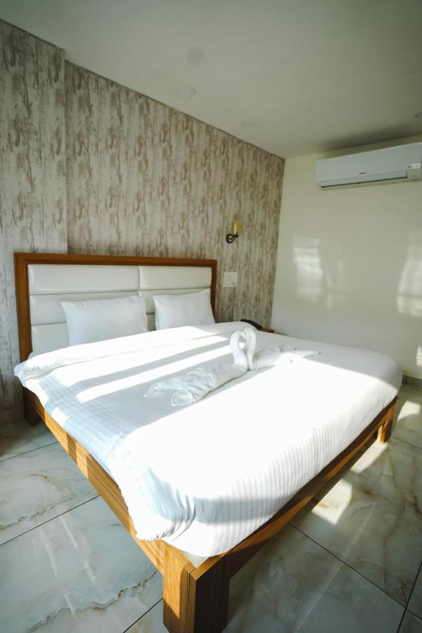 Hotel Northwind, Kharar, Mohali エクステリア 写真