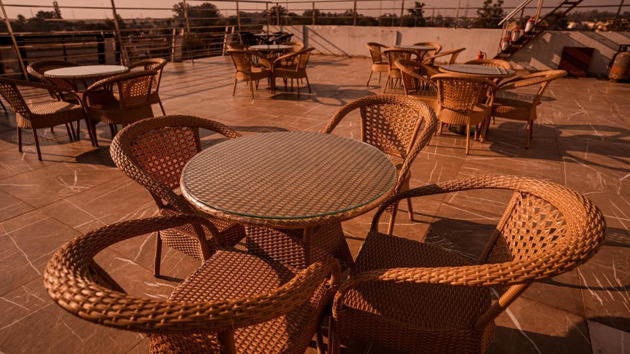 Hotel Northwind, Kharar, Mohali エクステリア 写真