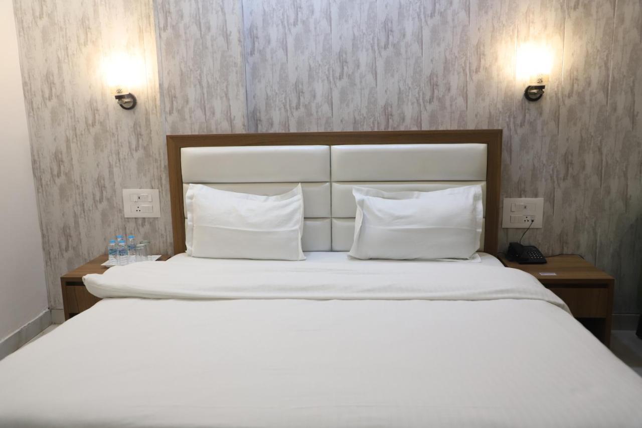 Hotel Northwind, Kharar, Mohali エクステリア 写真